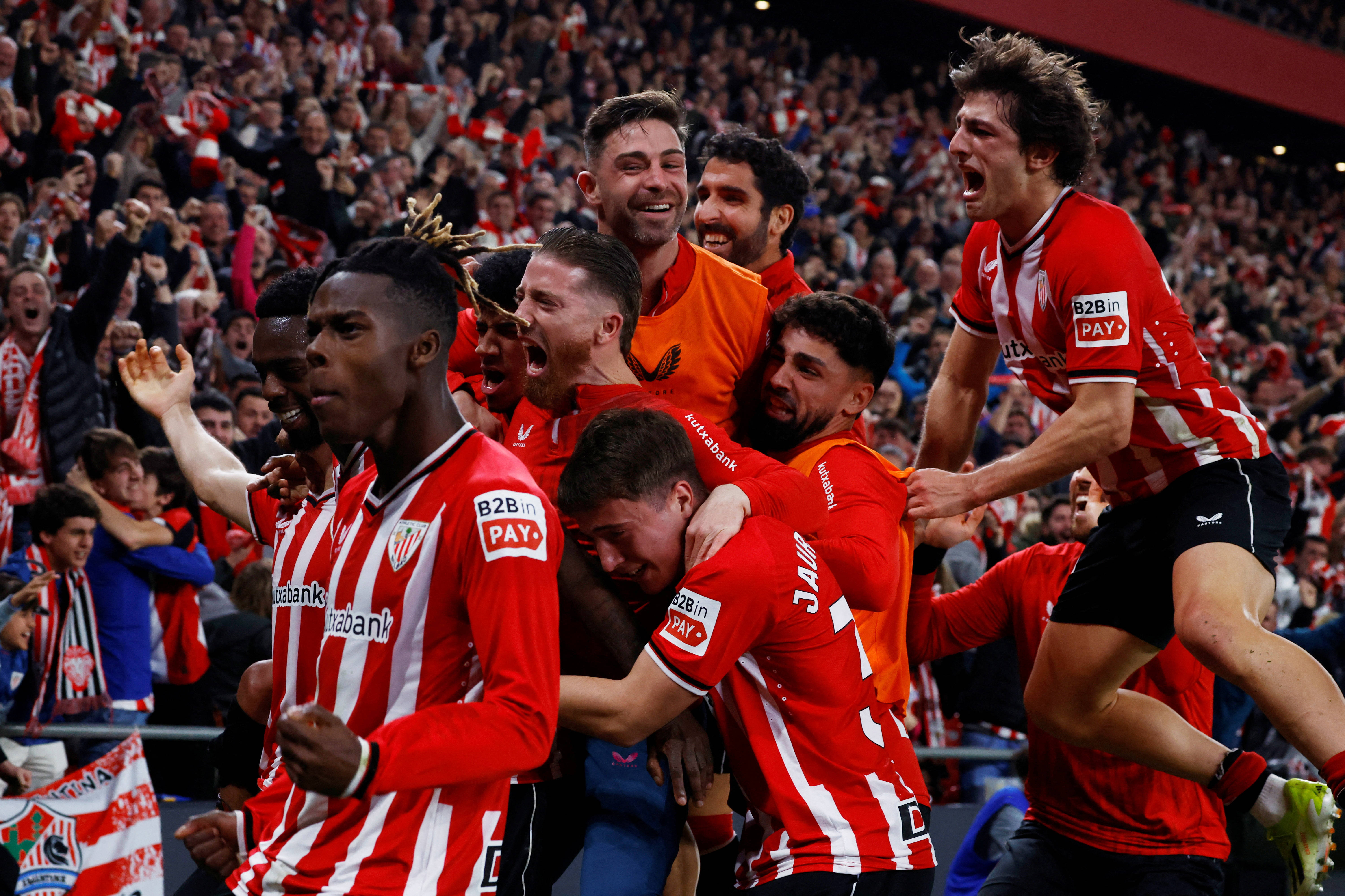 西班牙队取得胜利，晋级下一轮比赛的简单介绍