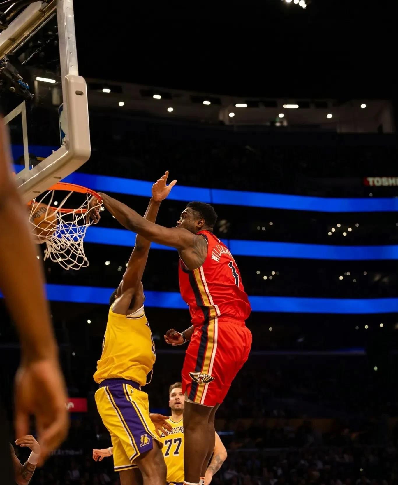 鹈鹕客场大胜黄蜂,安东尼戴维斯全场表现出色 鹈鹕客场大胜黄蜂,安东尼戴维斯全场表现出色