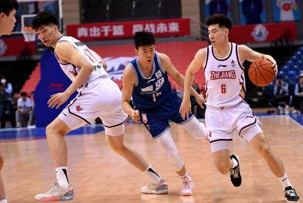黑白直播在线观看-浙江男篮连续两败，形势严峻