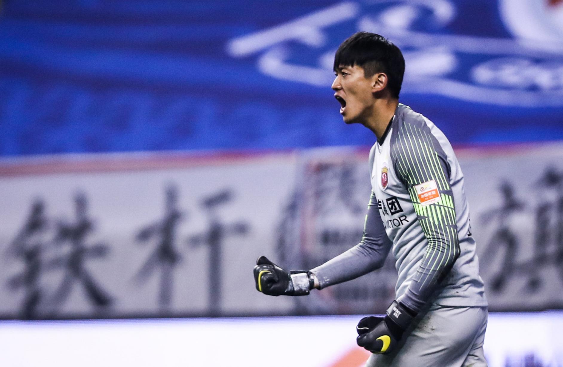 黑白直播在线观看-关于胡尔克梅开二度，上海申花成为劲敌的信息