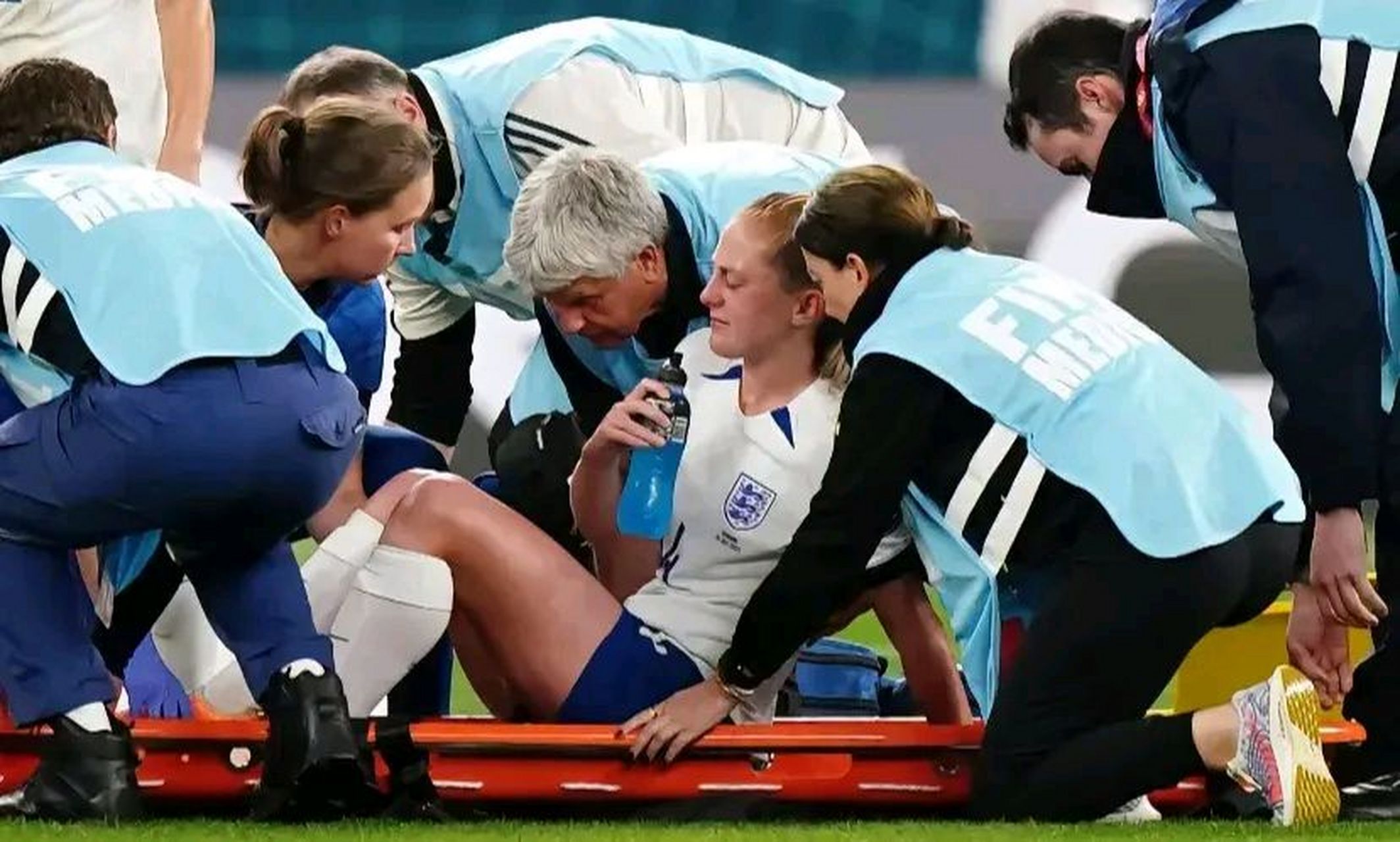 黑白直播在线观看-关于队员受伤，中国女足备战计划受阻的信息