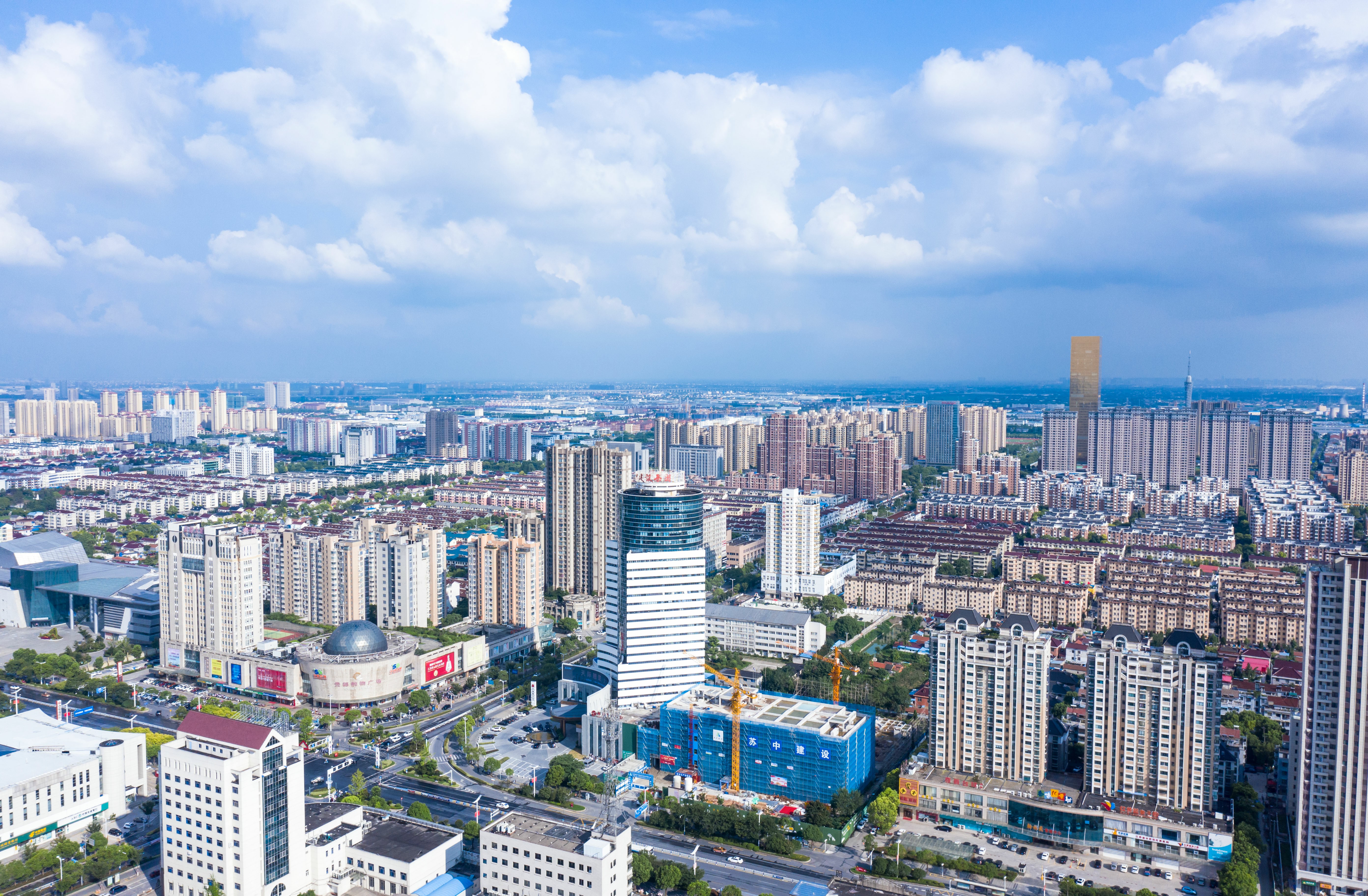 黑白直播在线观看-江苏海安杯足球锦标赛完美收官，赛场火爆的简单介绍