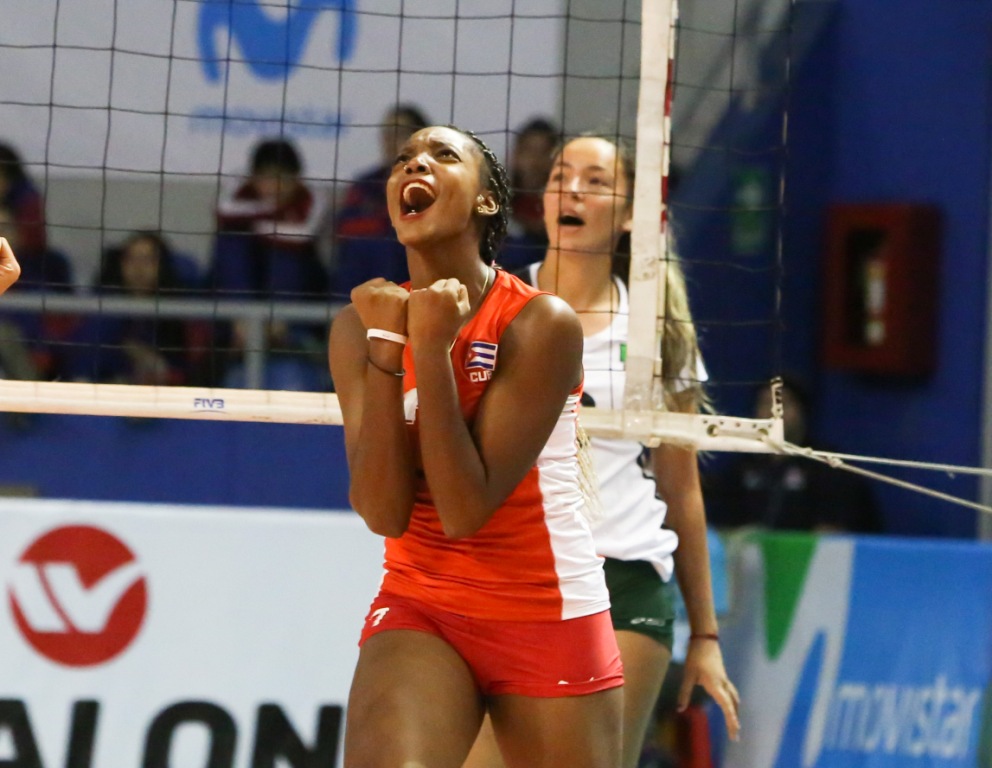 秘鲁女子排球队夺冠喜讯