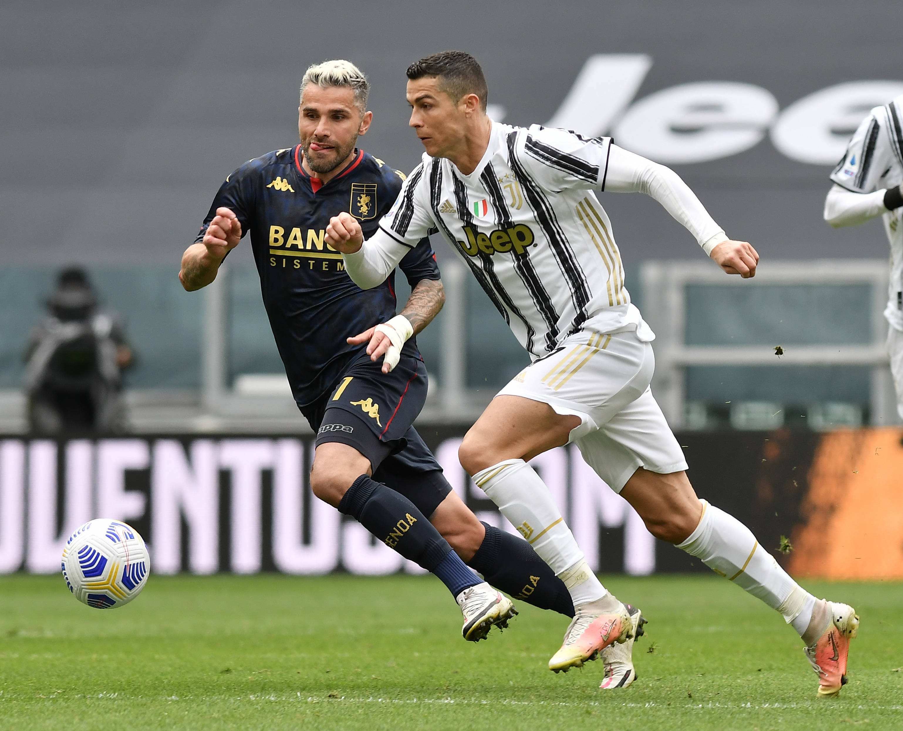 黑白直播-比利亚里尔球队遭遇抵制，球员表示必将奋力一搏