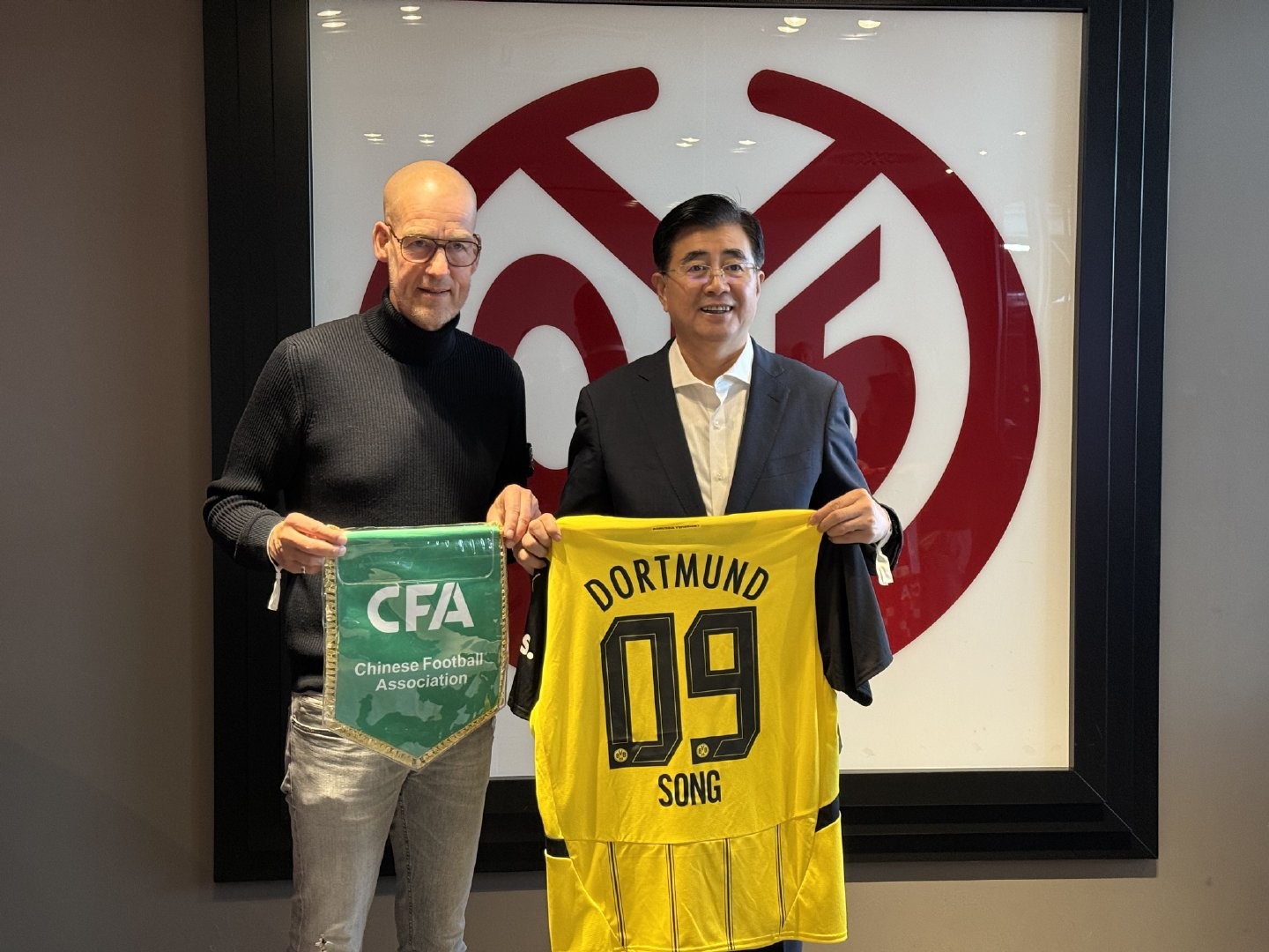 黑白直播在线观看nba-美因茨爆冷击败多特蒙德，豪取宝贵三分的简单介绍