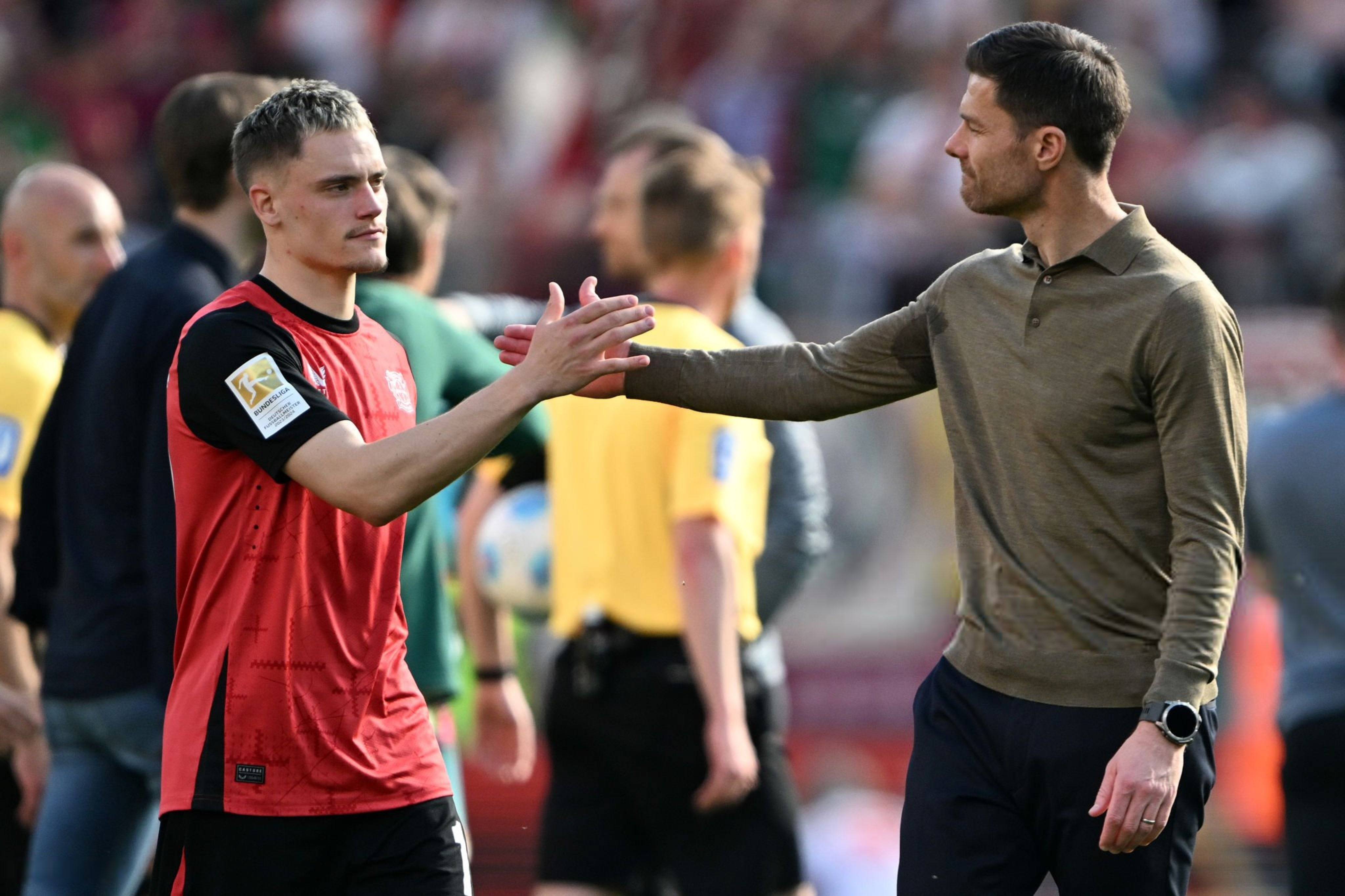 黑白直播网-曼城客场不敌对手，失去领先优势