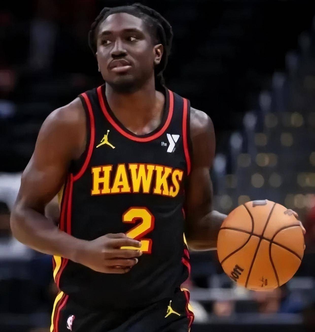 黑白直播在线观看-NBA休赛期热点焦点再起，球员交易传闻蔓延的简单介绍