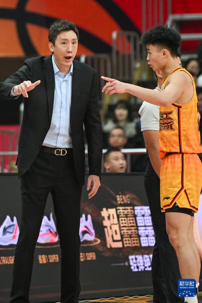 黑白直播nba在线观看-江苏男篮在比赛中取得精彩胜利