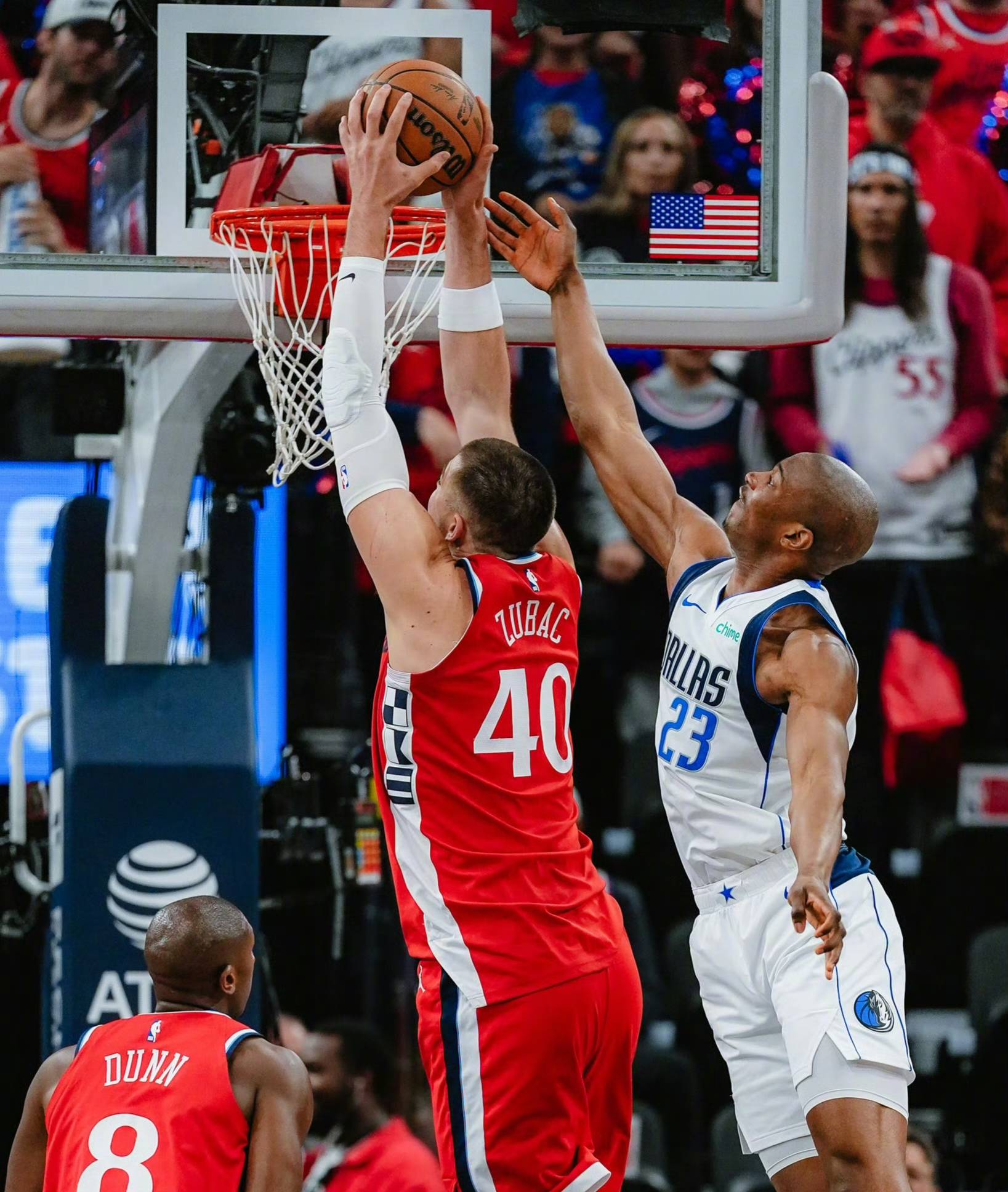 黑白直播在线观看-快船队悍将完成生涯第次助攻