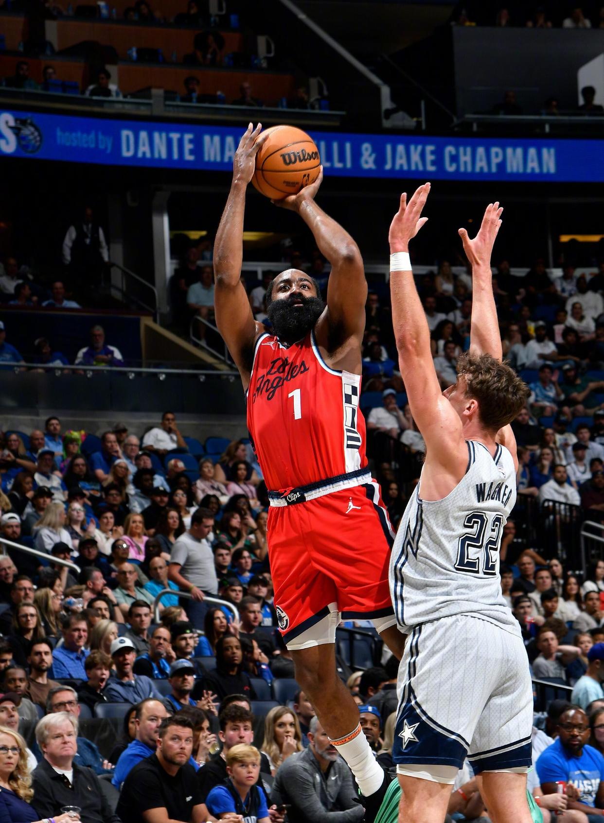 黑白直播在线观看nba-快船击败猛龙获胜，莱昂纳德独揽分