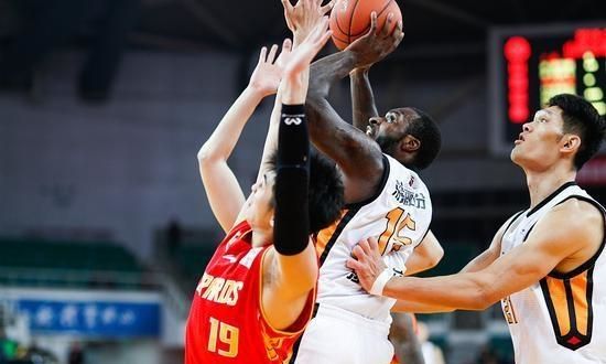 黑白直播免费体育直播-辽宁大外援安东尼接受关节手术