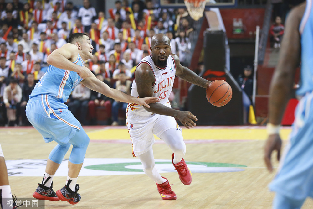 黑白直播在线观看-巨人主场强势取胜，战胜一支劲旅