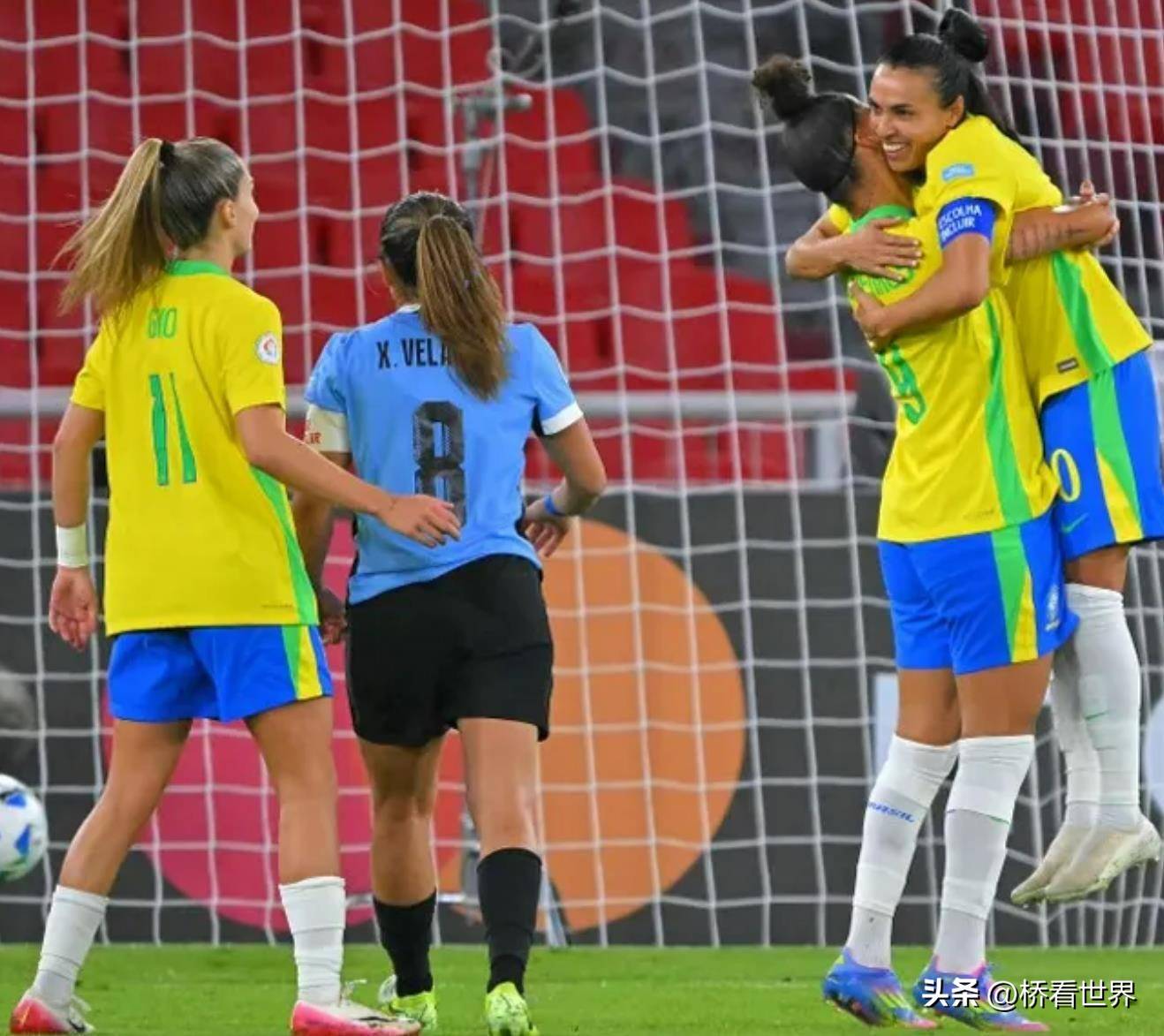 黑白直播网-巴西女足队员因伤退出比赛巴西队一成员因伤退出比赛行列的简单介绍
