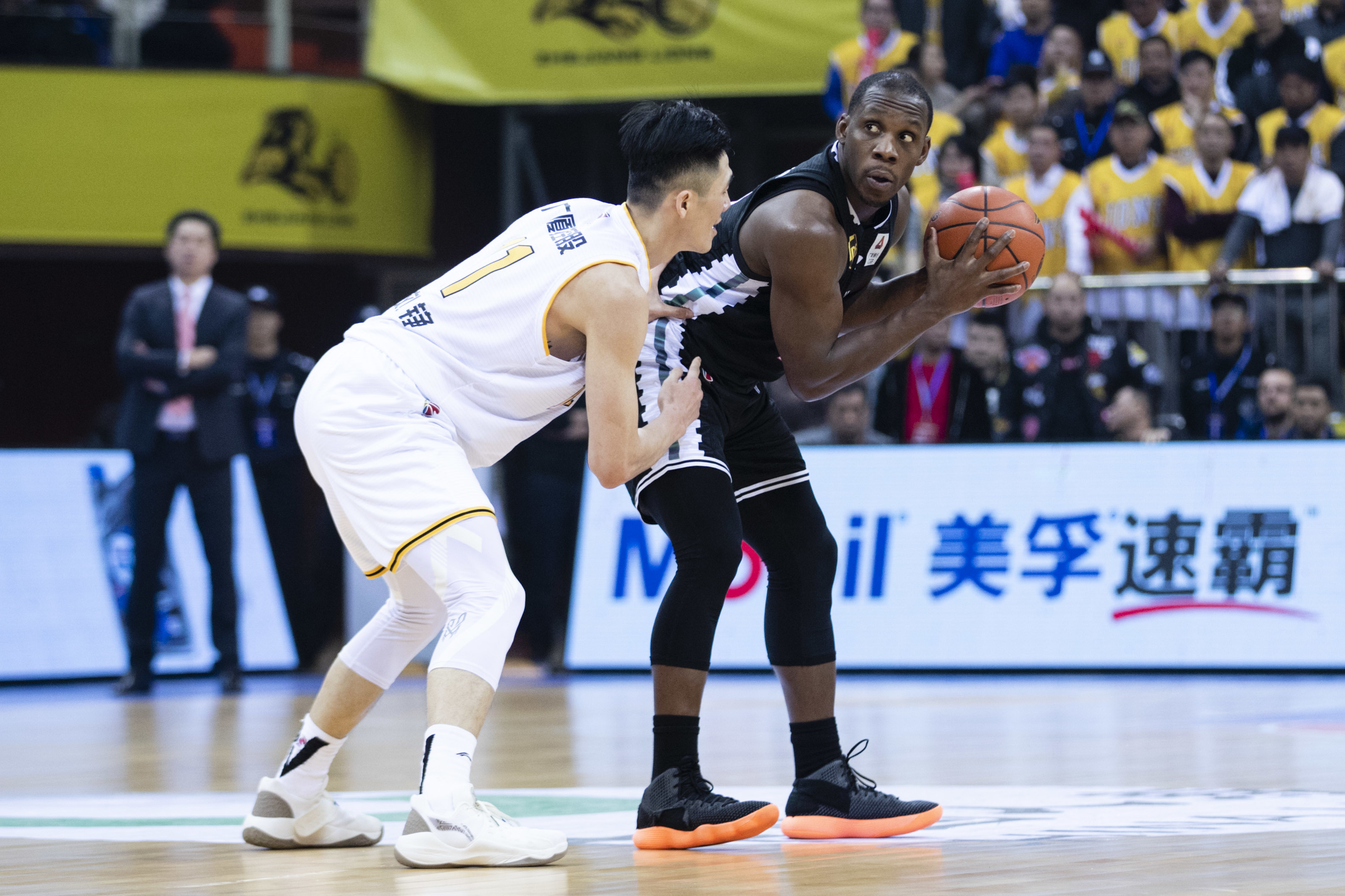 湖南男篮客场击败四川,实现反超 湖南男篮客场击败四川,实现反超