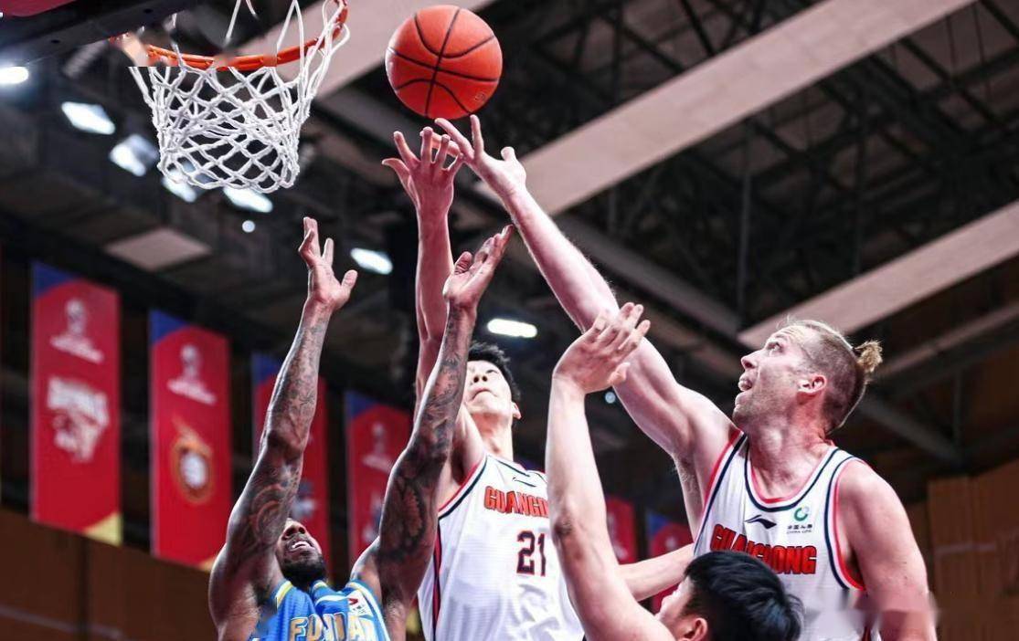 广东宏远队再度取胜,主场气势如虹展现出强大实力的简单介绍 广东宏远队再度取胜,主场气势如虹展现出强大实力的简单介绍