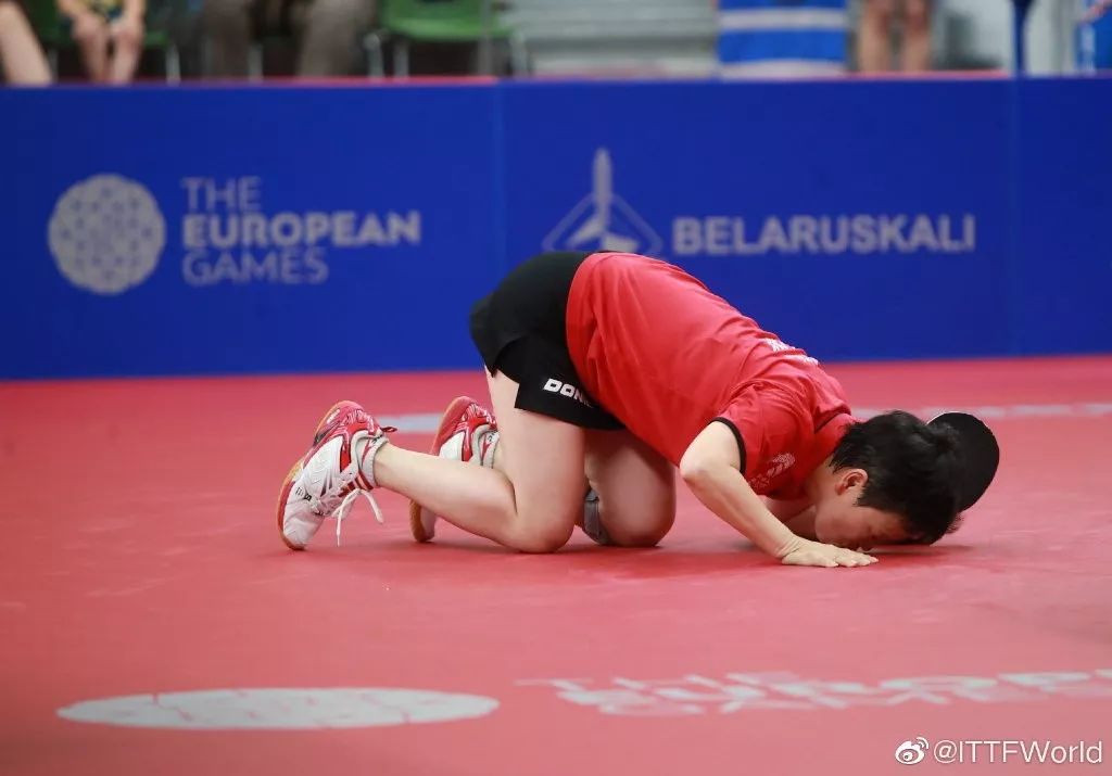 卢森堡运动员打破纪录,登上领奖台 卢森堡运动员打破纪录,登上领奖台