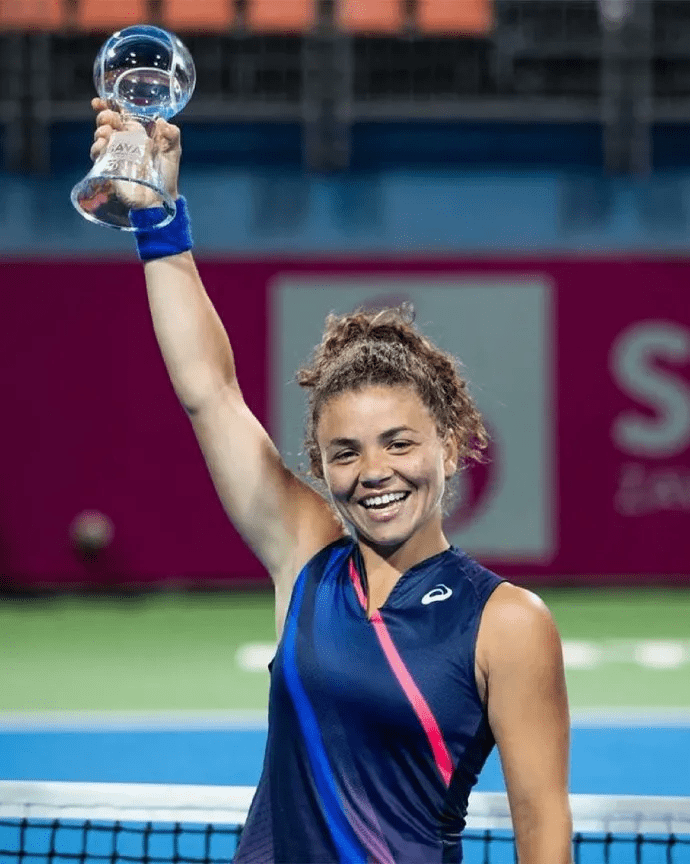 黑白直播nba在线观看-意大利网球队碾压世界网球队，穆雷一己之力扛起全队的简单介绍