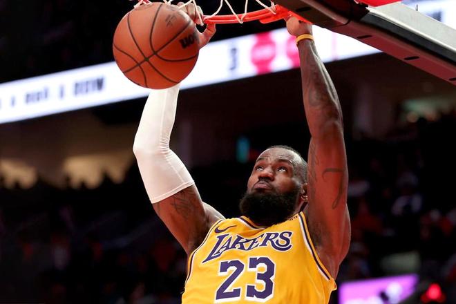 湖人击败掘金，詹姆斯狂轰29分