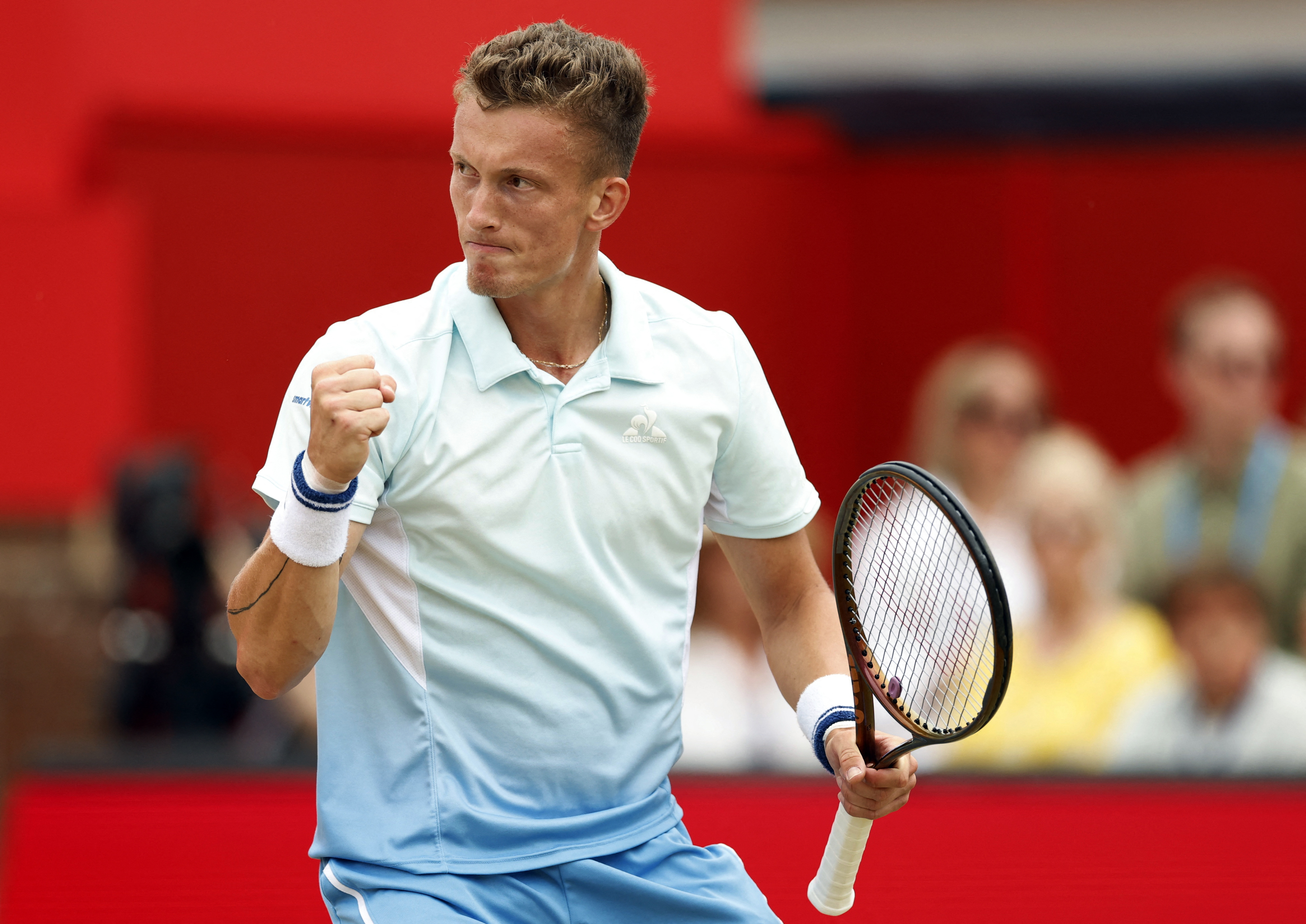 英国网球队力克意大利网球队，阿尔卡拉斯高光表现的简单介绍