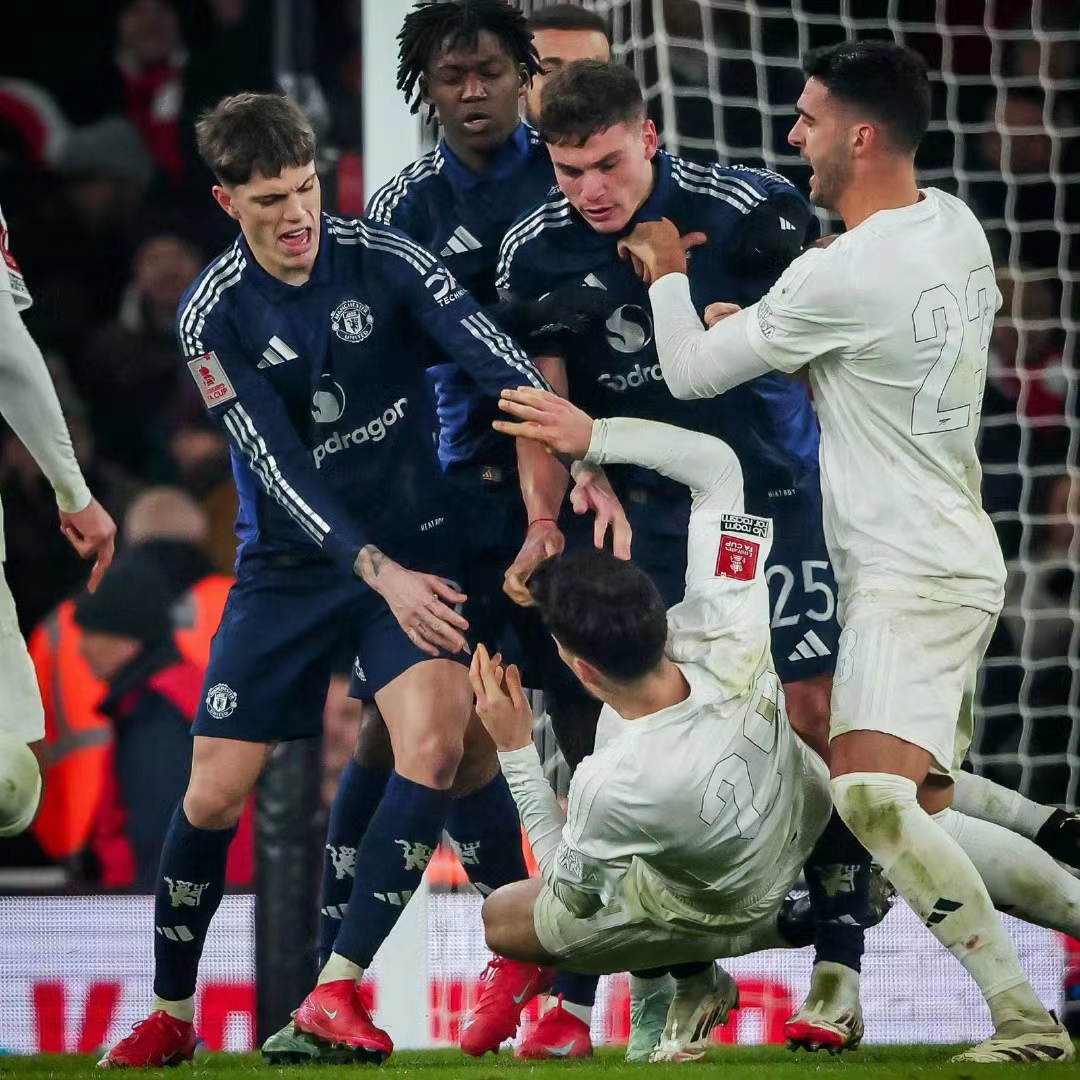 黑白直播nba-巴西绝杀曼联,莫德里奇统治全场