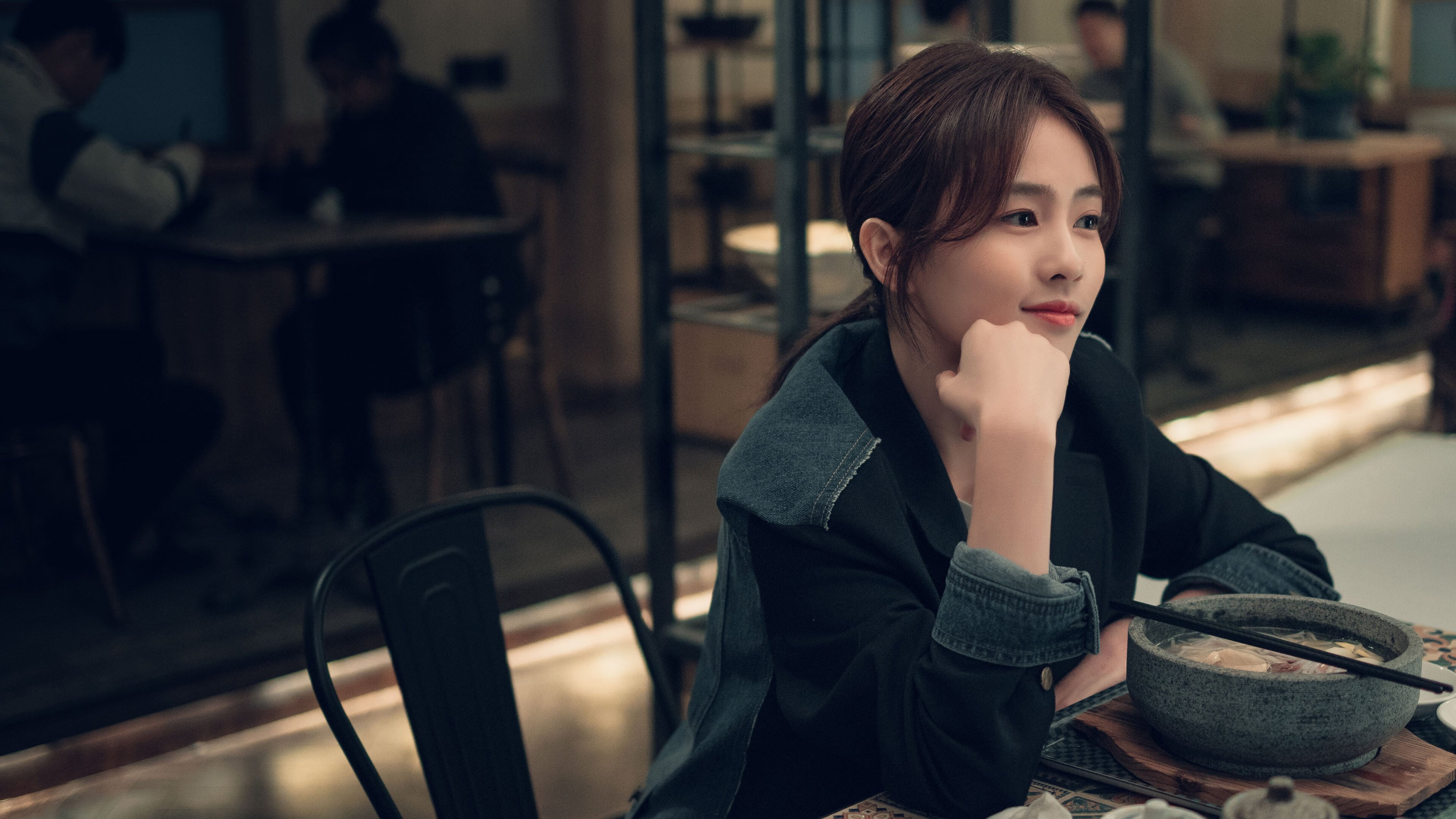 里昂火力压制韩国,莫德里奇硬仗之王—足球赛场上的双重华章