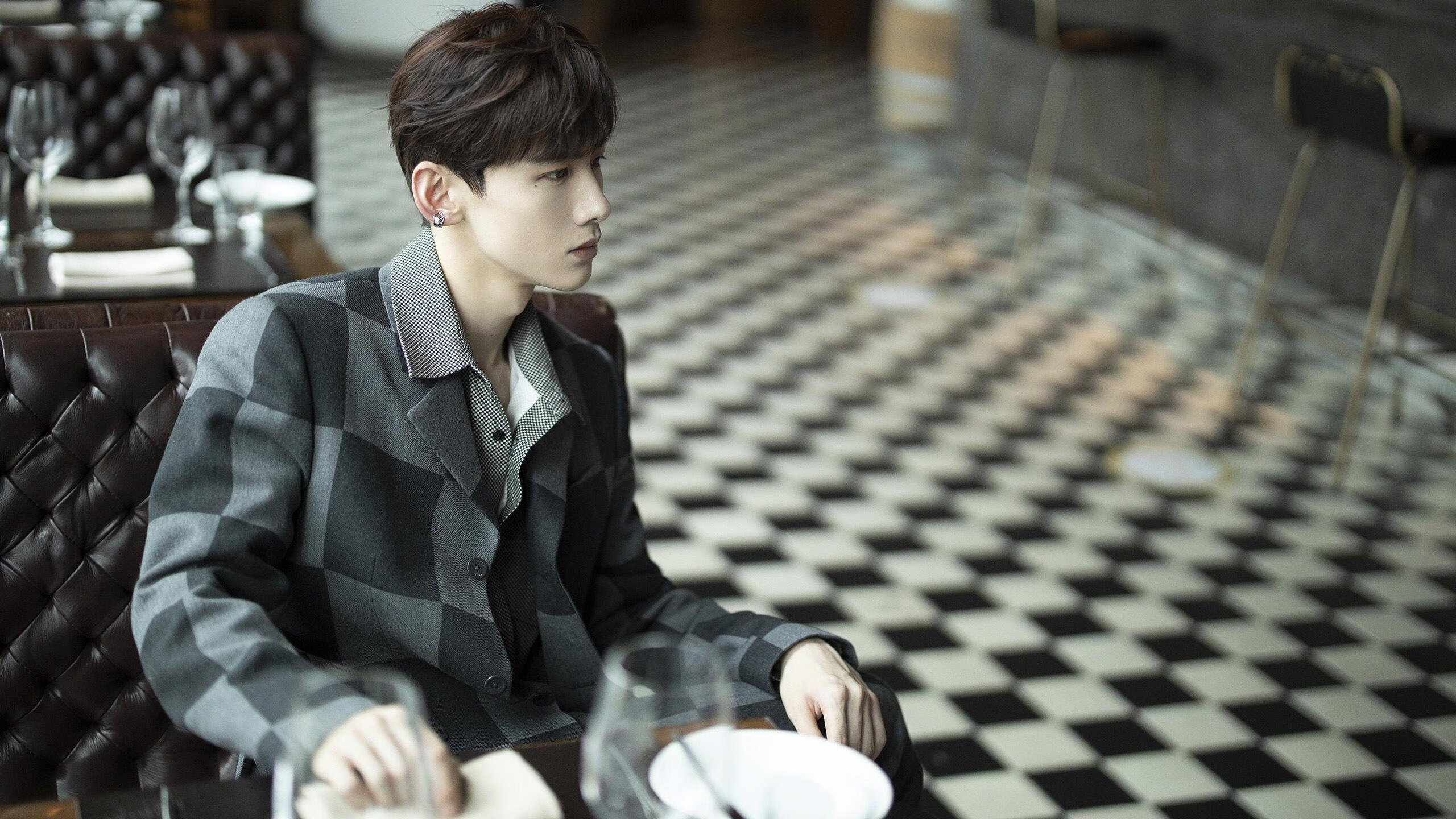 新疆队对阵雷霆,布克统治级数据引爆跨联盟对决