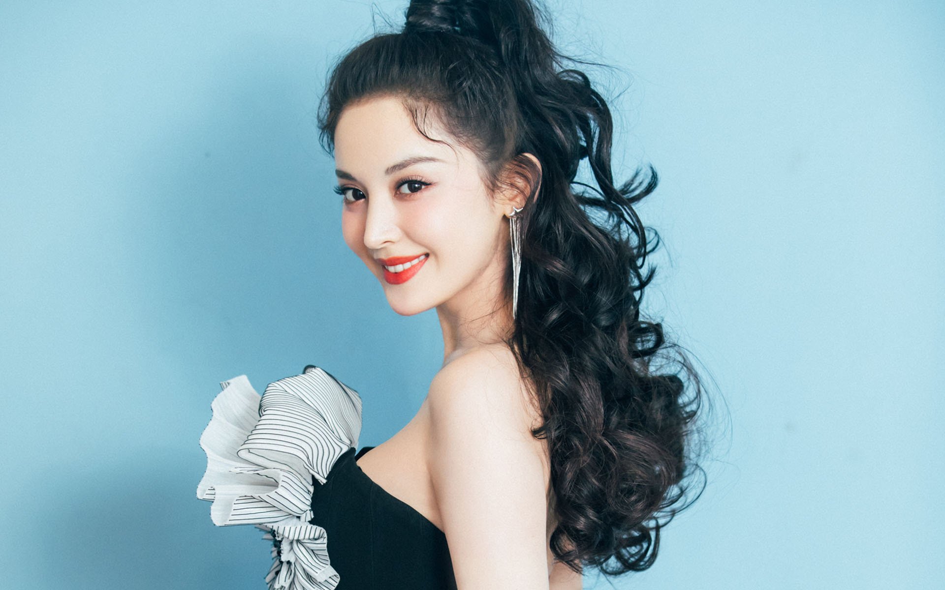 2026世界杯之夜,当蓝色荣光在星空下绽放,迪巴拉一锤定音