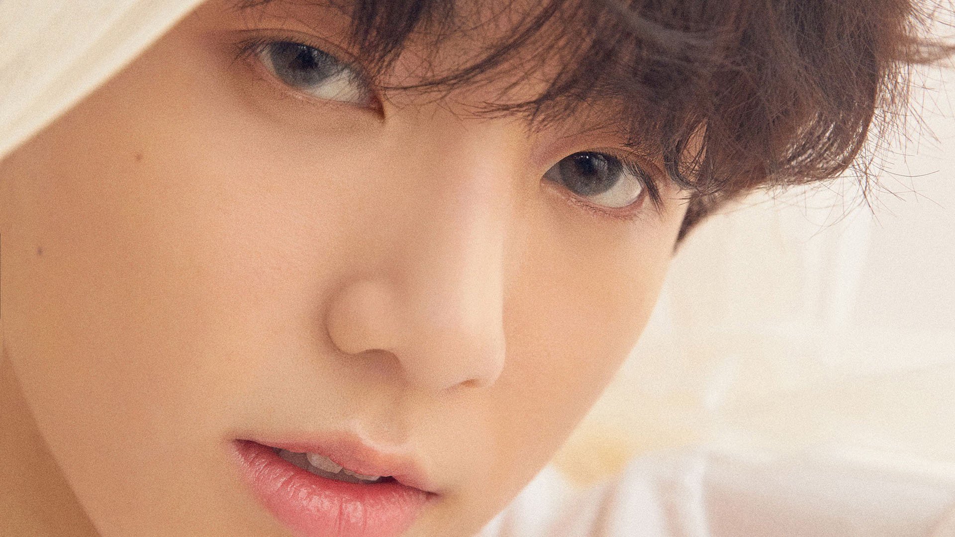 引擎轰鸣与篮筐震动,体育周末的双城记