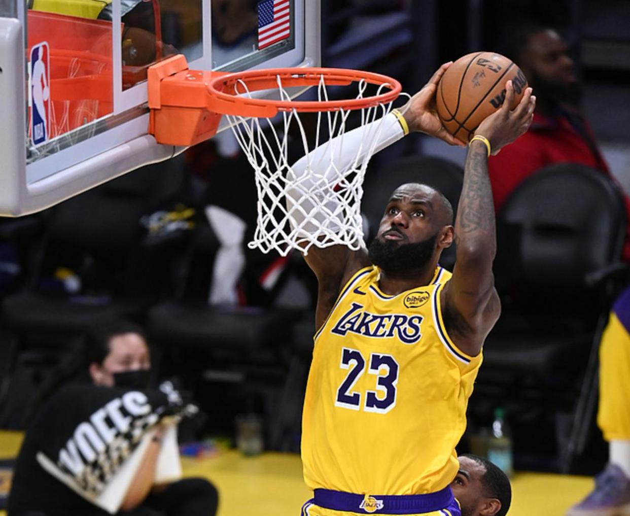 黑白直播在线观看-戈贝尔爆发，公牛提前终结悬念猛龙