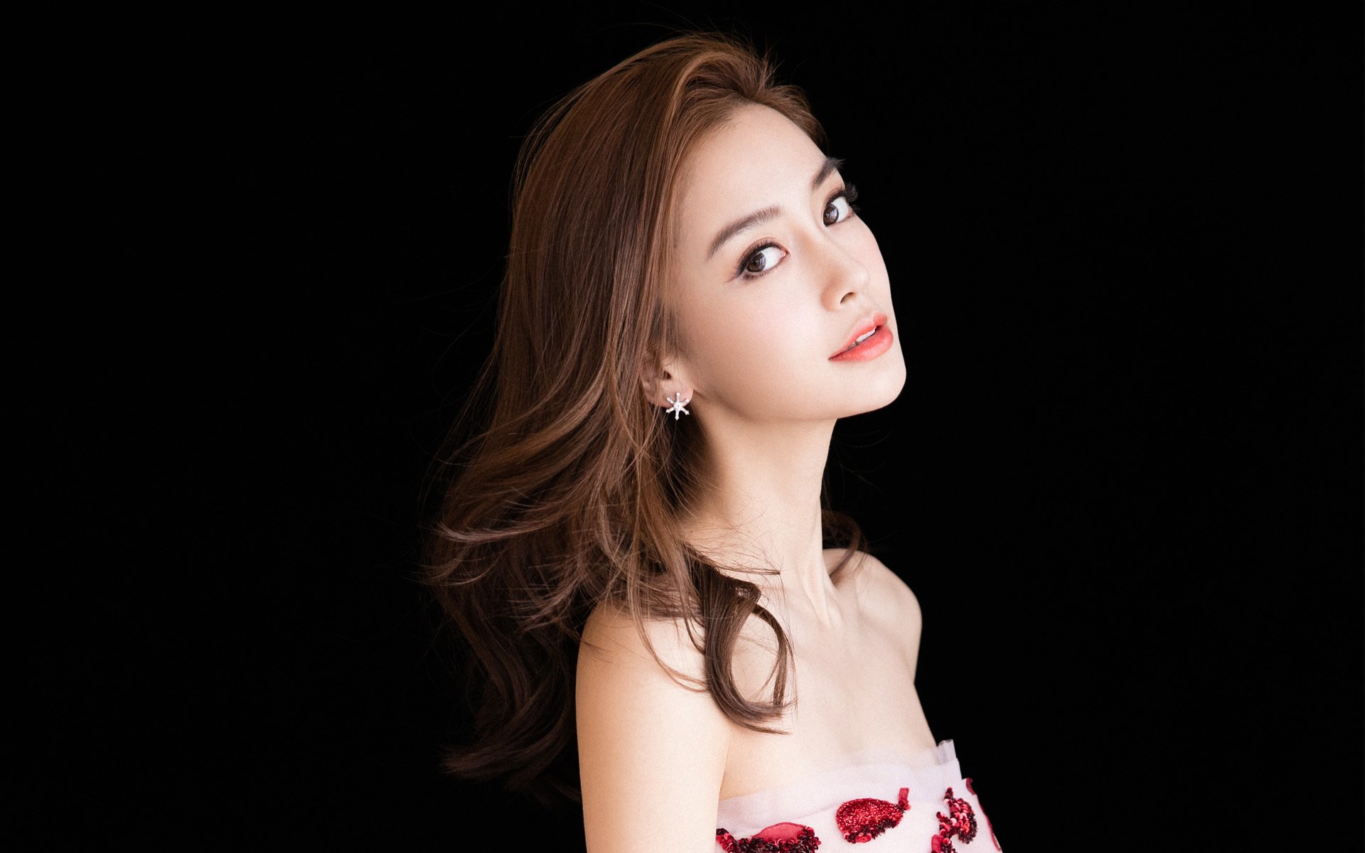 暗夜飞驰，从弃儿到街道之王